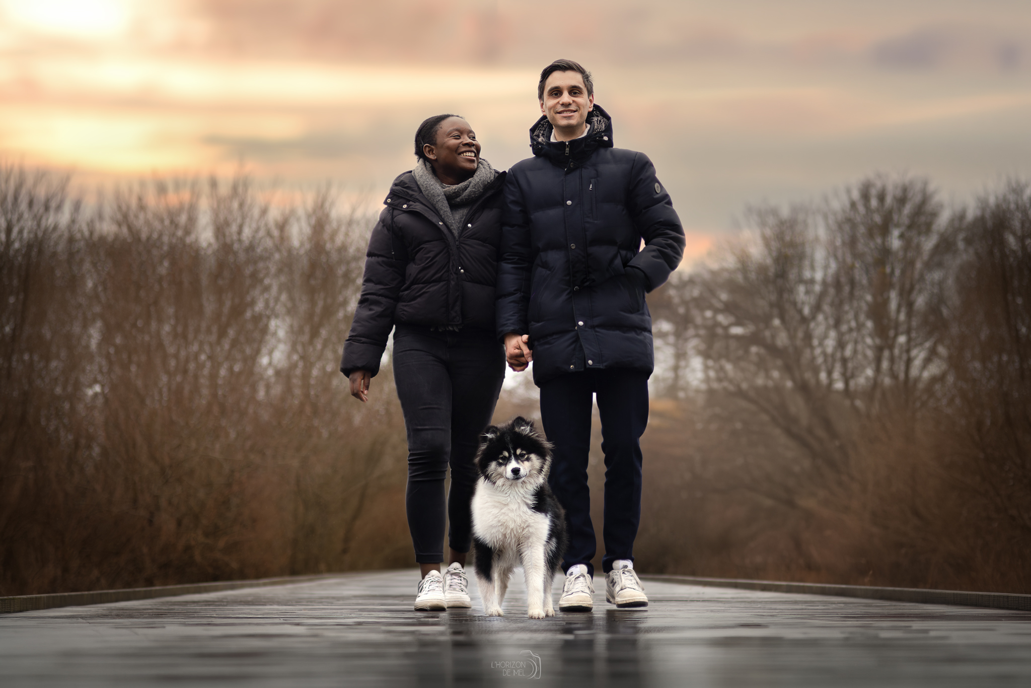 Julie et socca sa griffon qui est un chien de chasse en forêt